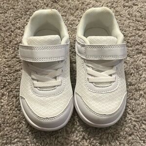 Toddler girl white sneaker cheer shoe worn once size 8.5